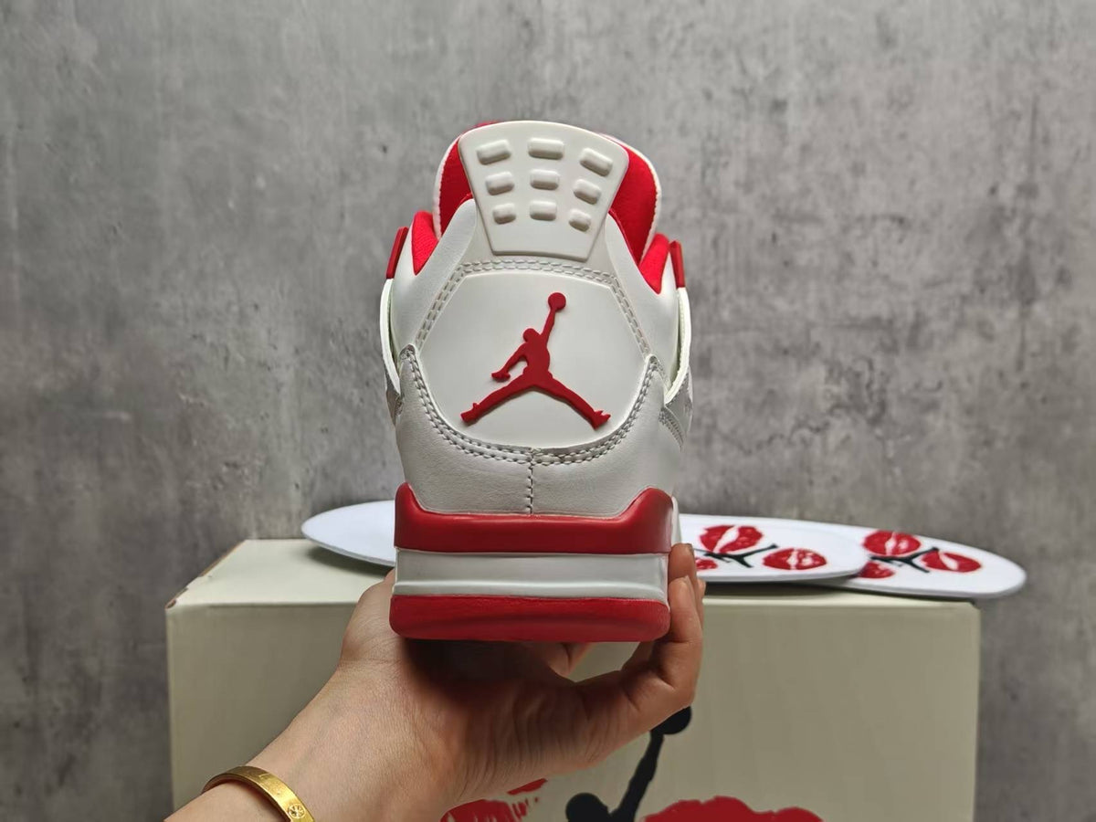 Air Jordan 4 Retro OG 'Valentine’s Day' – Women's Sierra Red (2026)