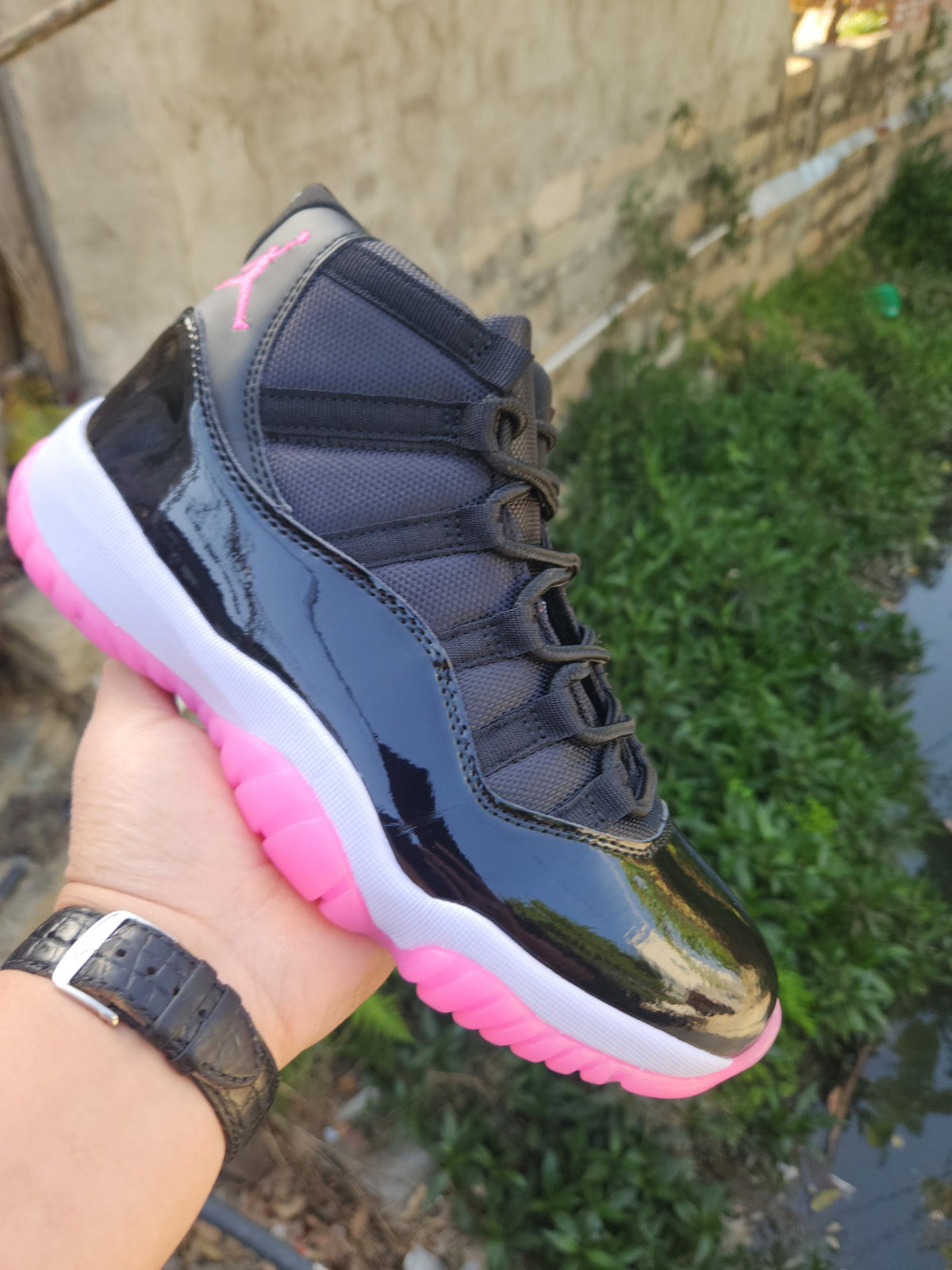 Air Jordan 11 Retro Black/Rose Red Sneakers