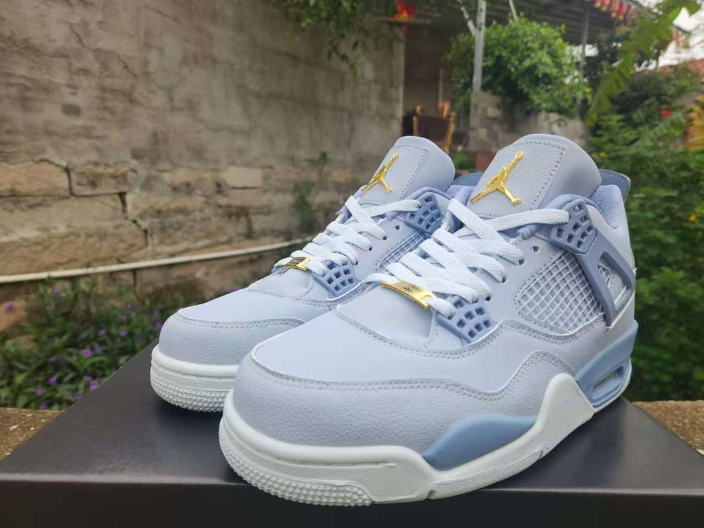 Air Jordan 4 Retro 'University Blue' – Carolina Blue Suede Sneaker