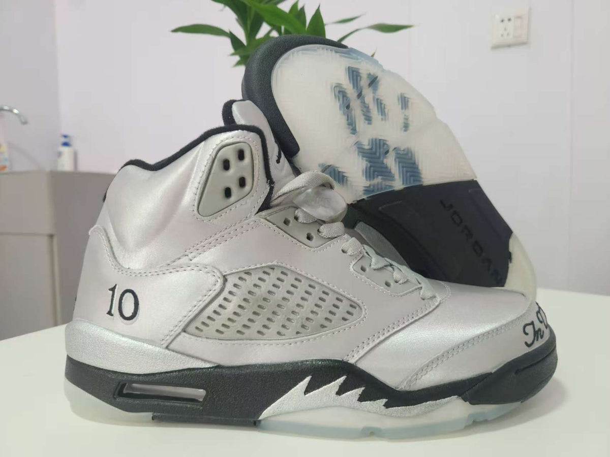 Air Jordan 5 Retro Wings Sneakers