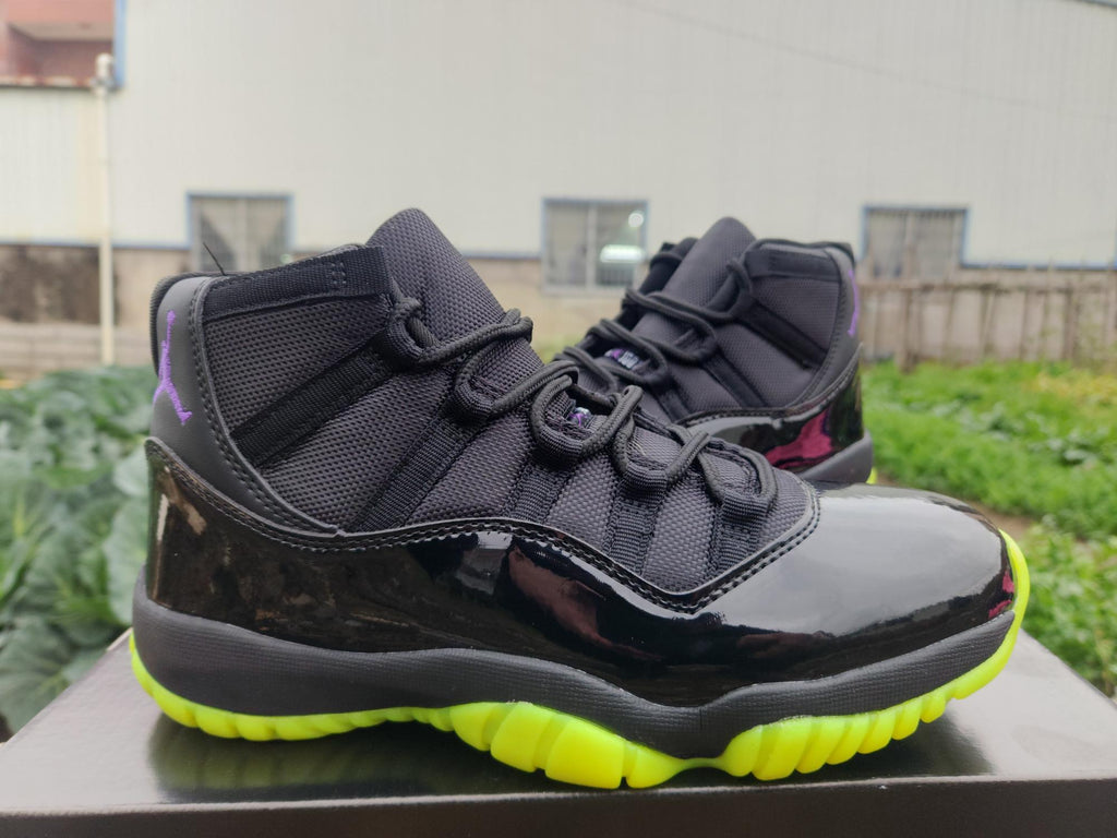 Air Jordan 11 Retro Black/Green Sneakers