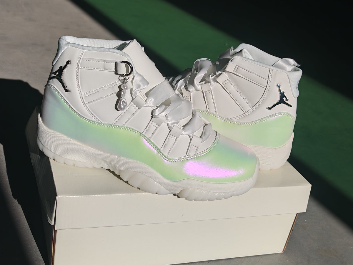 Air Jordan 11 Retro Sail/Pearl Grey | AR0715-110