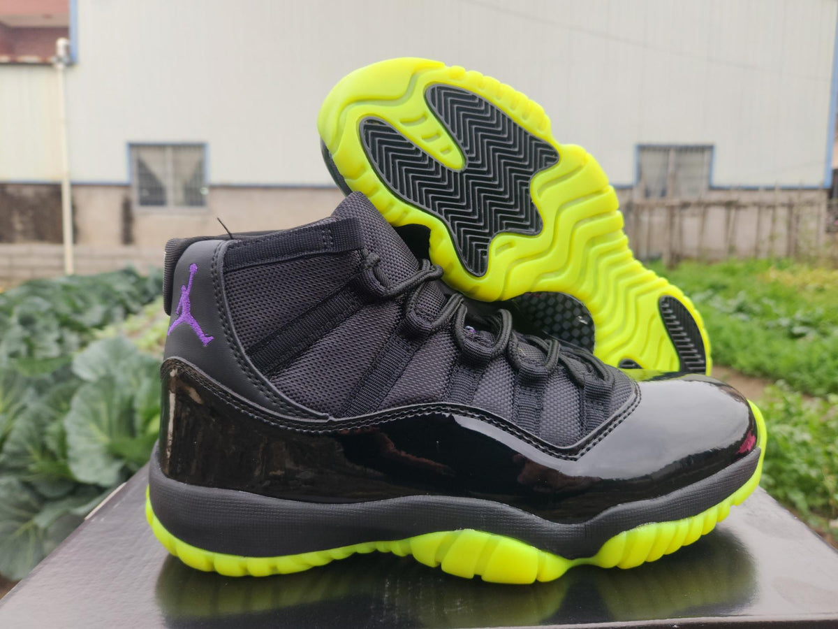 Air Jordan 11 Retro Black/Green Sneakers