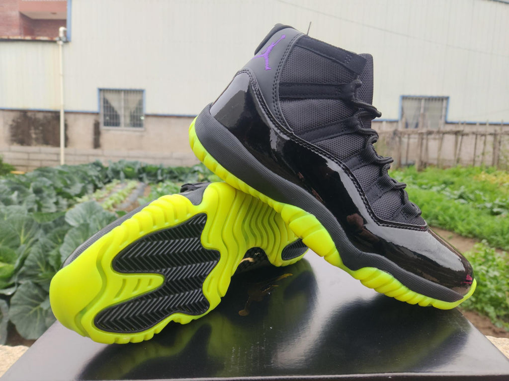 Air Jordan 11 Retro Black/Green Sneakers