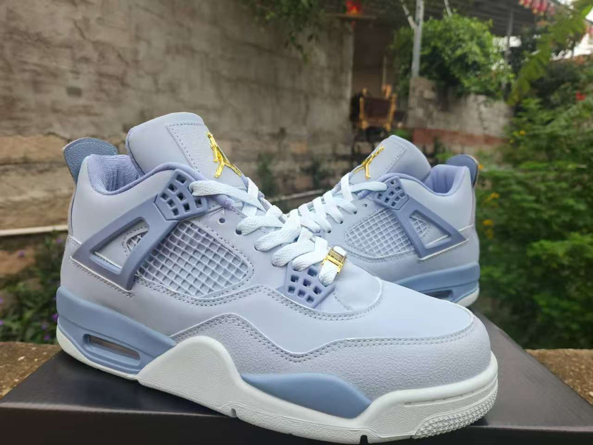 Air Jordan 4 Retro 'University Blue' – Carolina Blue Suede Sneaker